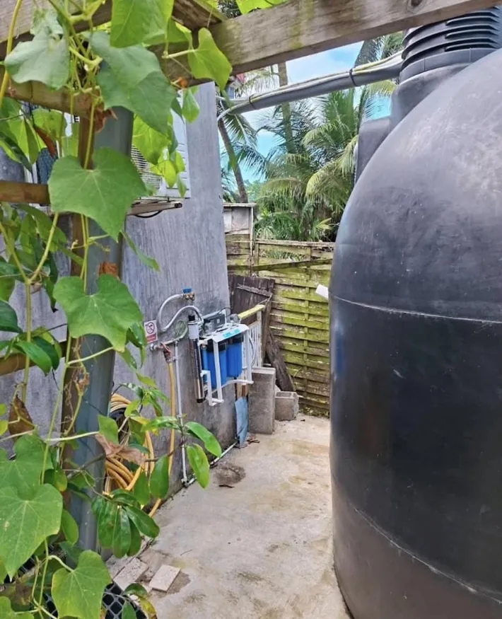 Installation réelle de filtration UV sur une citerne en Guadeloupe