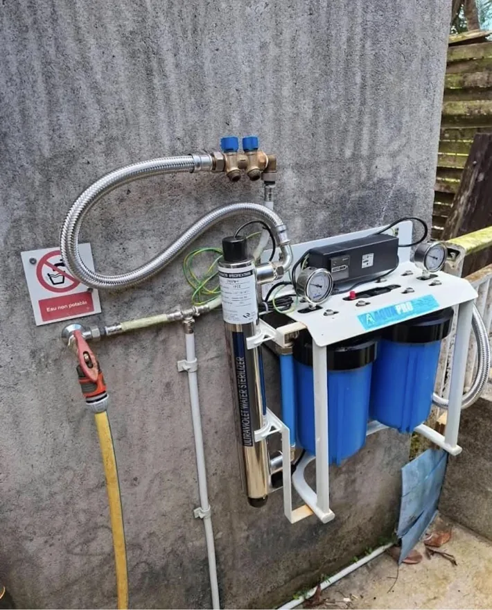 Détail d'une installation Trio Big Blue et UV chez un client
